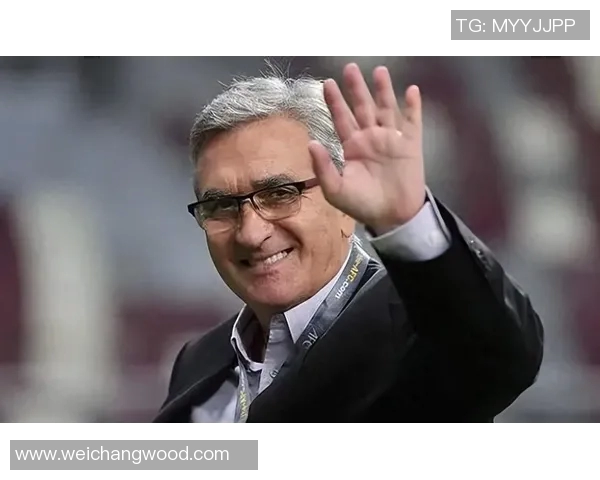 退役足球球星再度聚焦绿茵场引发球迷热议与情感共鸣